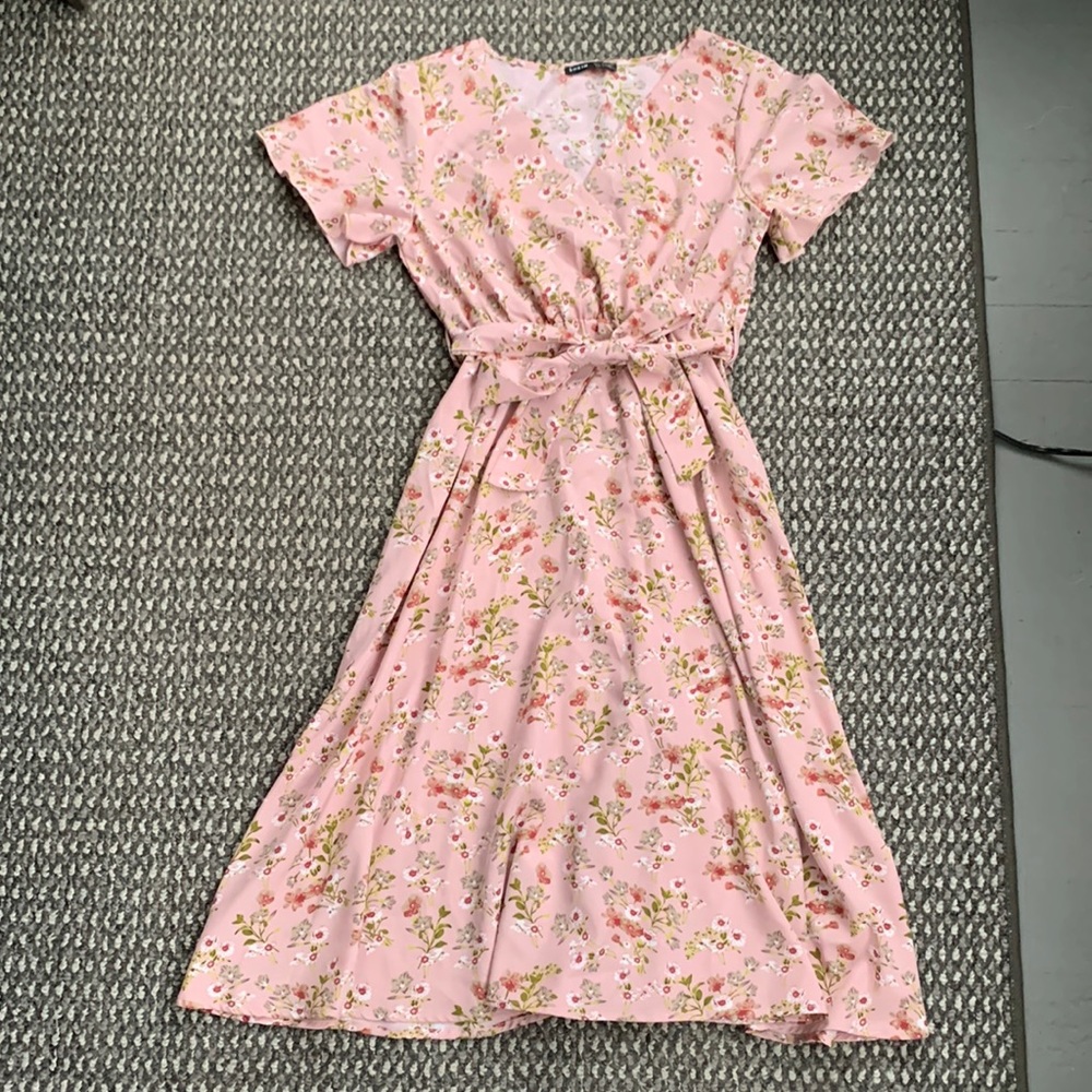 SHEIN Ditsy Floral Print Belted Dress - Picture 4 of 8